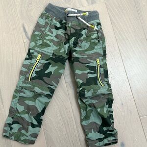 Mini Boden 3T camo pants that zip off into cargo shorts